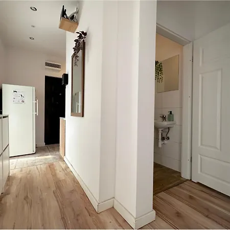 Lambert - Peaceful Retreat, 10 Minutes To Old Town & Seaside Habitación en casa particular *